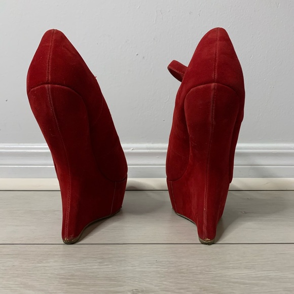 Unique Curved High Heels in Red / Size 6 - Picture 3 of 4